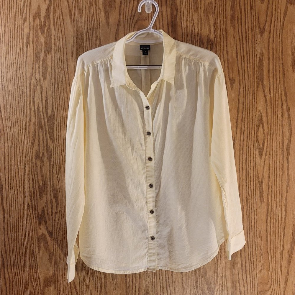 Patagonia women’s Shirt SIZE SMALL